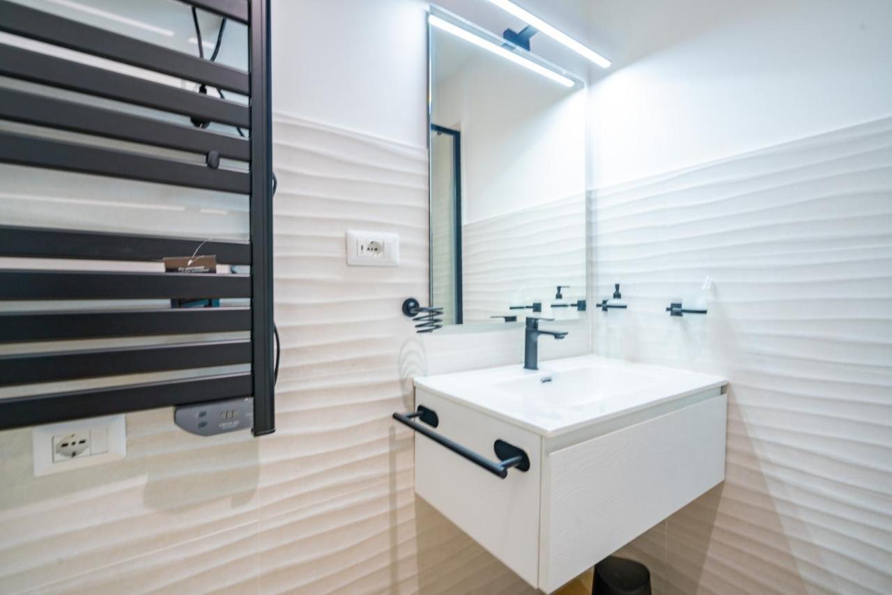 Sunscape Rooms Cagliari City Center Bagian luar foto