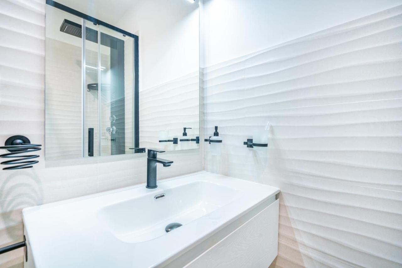 Sunscape Rooms Cagliari City Center Bagian luar foto