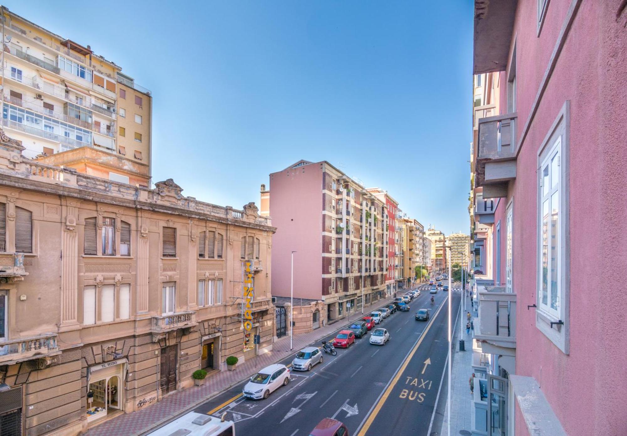Sunscape Rooms Cagliari City Center Bagian luar foto