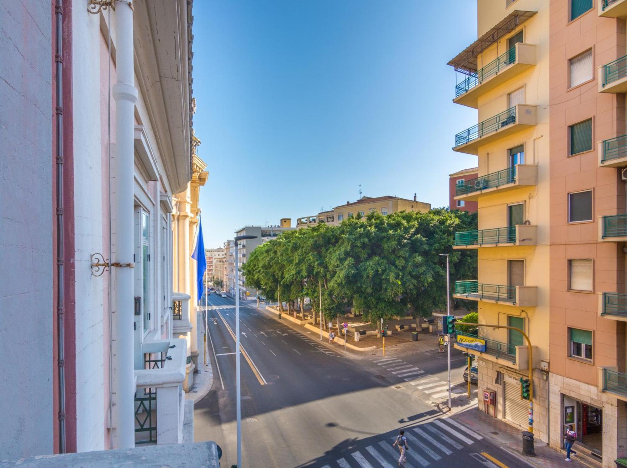 Sunscape Rooms Cagliari City Center Bagian luar foto