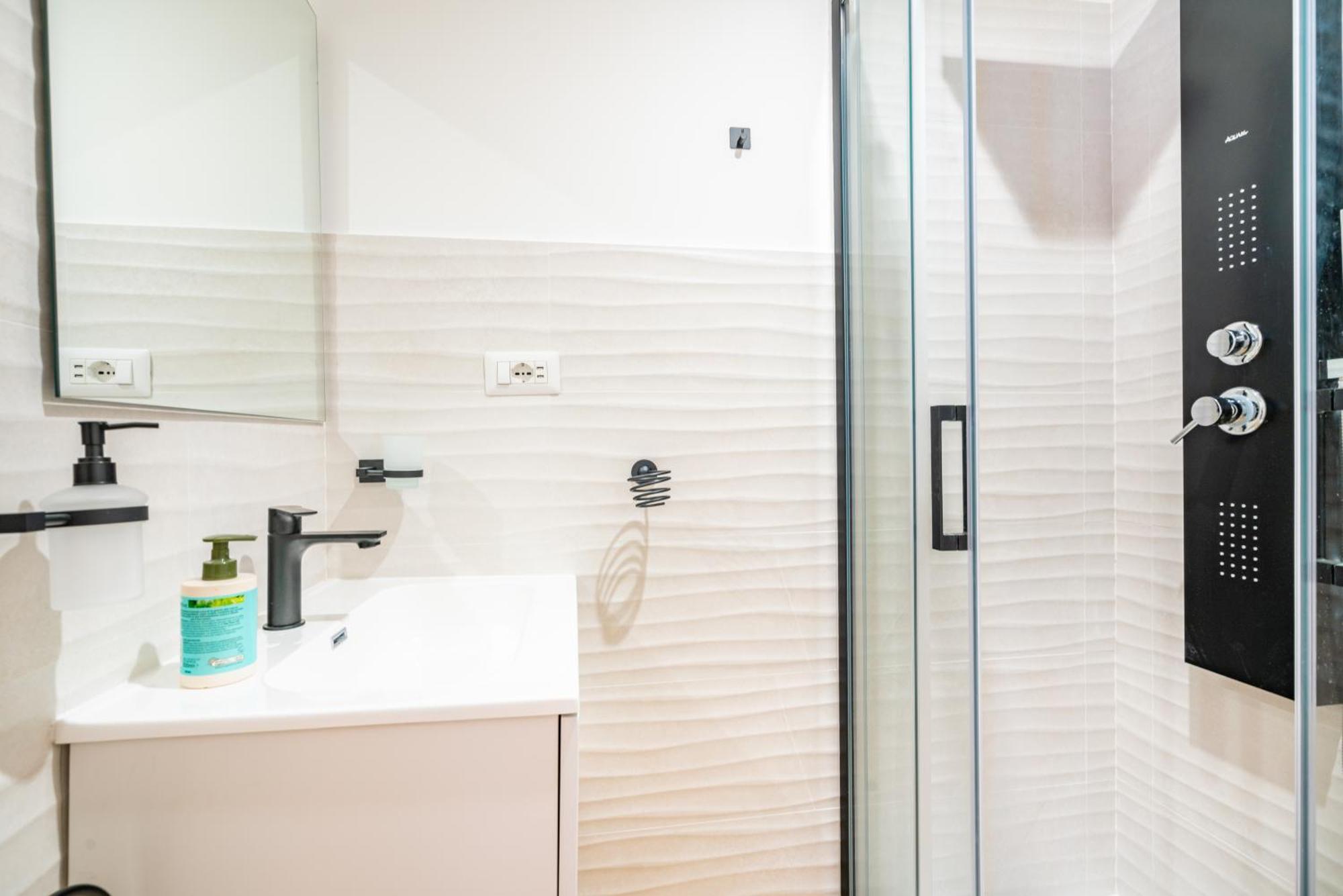 Sunscape Rooms Cagliari City Center Bagian luar foto
